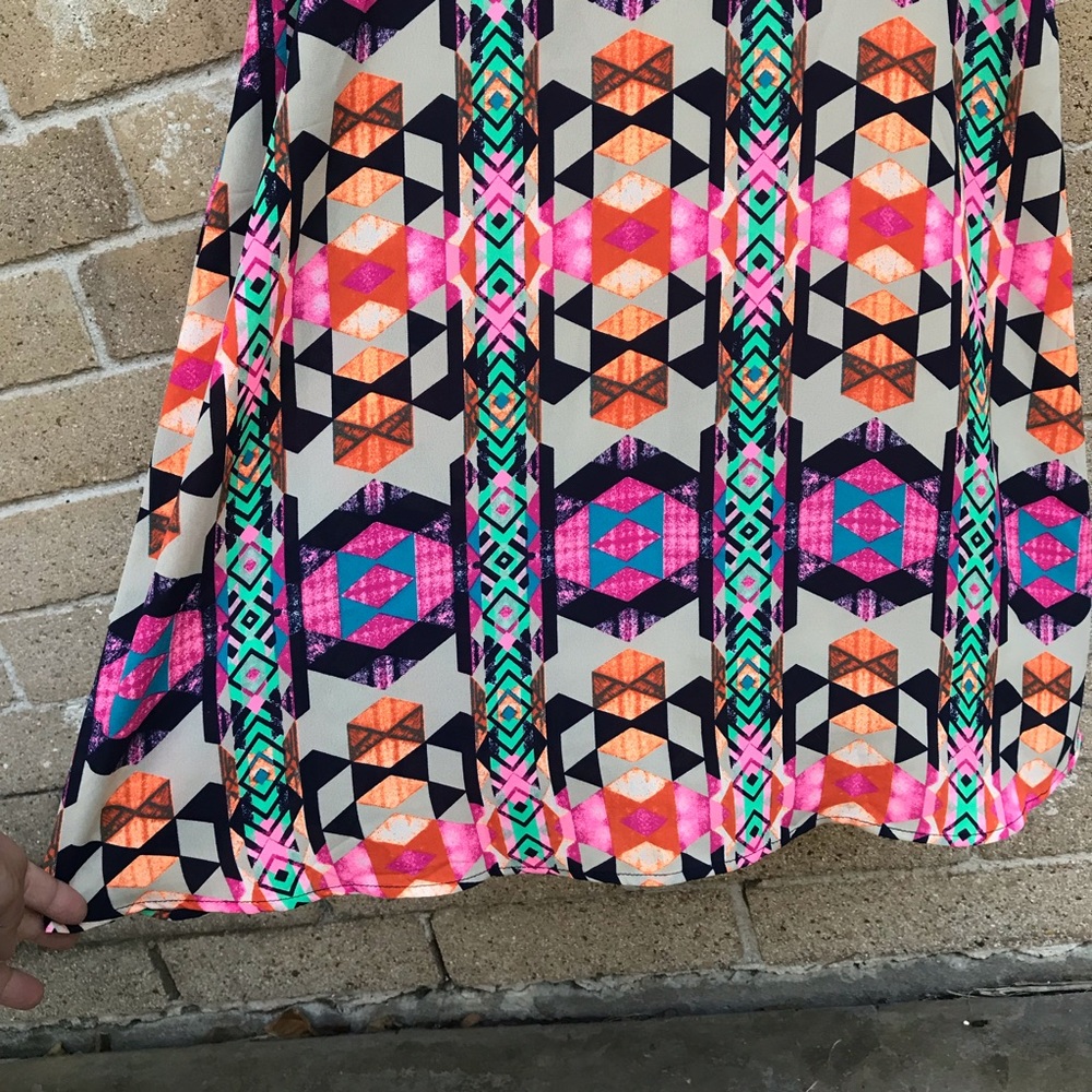 Fun patterned dress - Picture 4 of 7